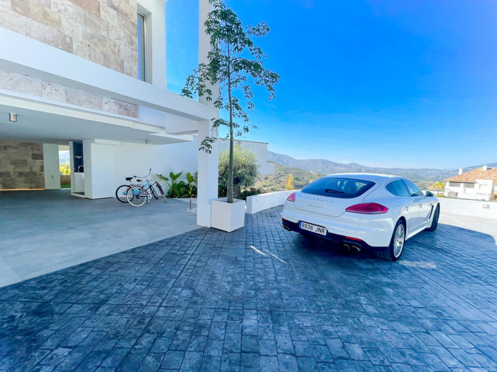 Image No.16-5 Bed Property for sale