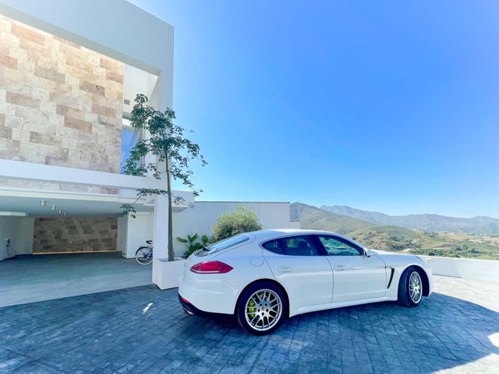 Image No.18-5 Bed Property for sale