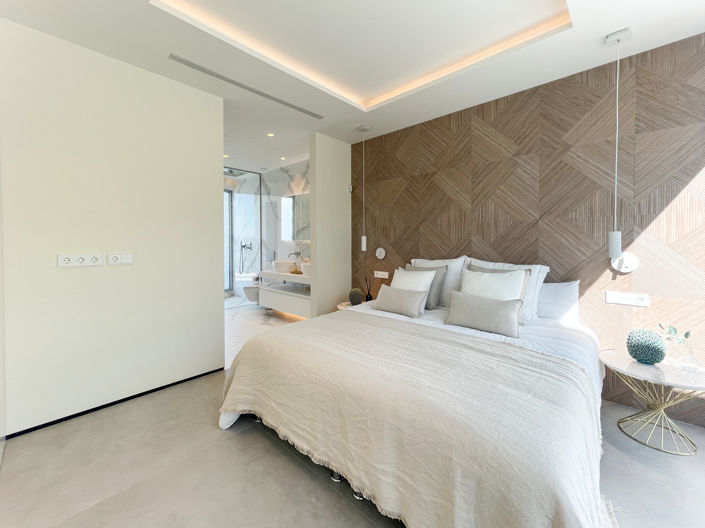 Image No.23-5 Bed Property for sale