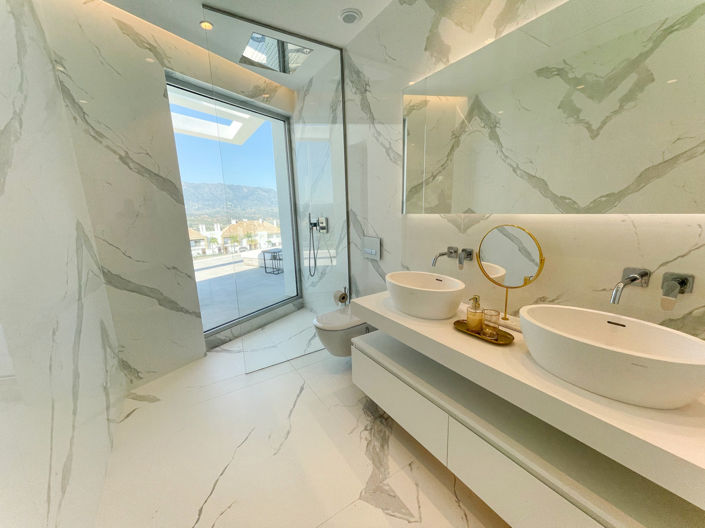 Image No.63-5 Bed Property for sale