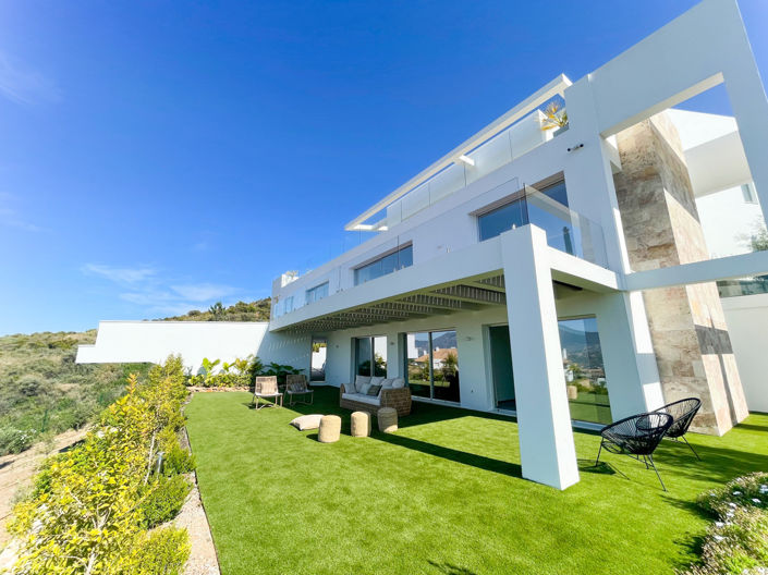 Image No.64-5 Bed Property for sale