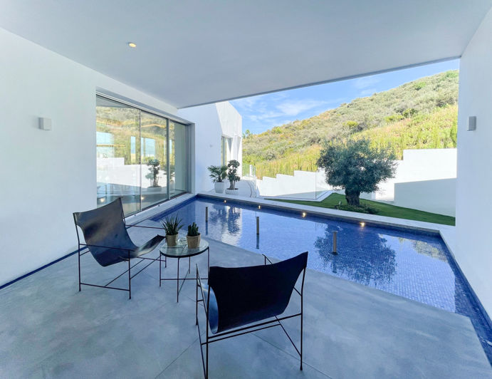 Image No.66-5 Bed Property for sale