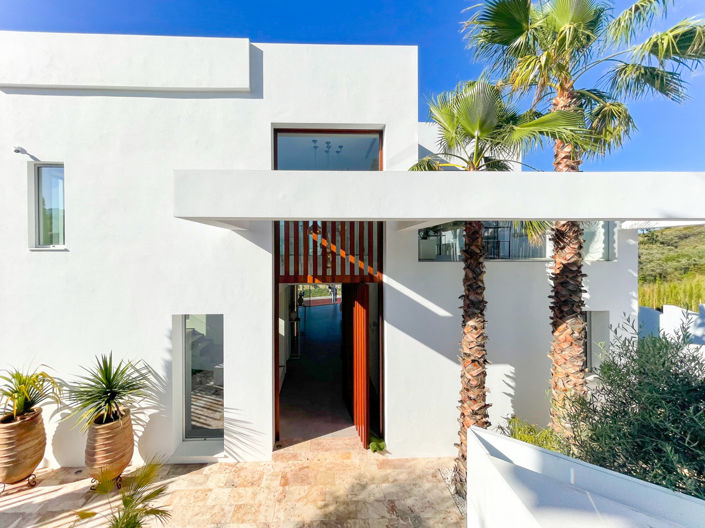 Image No.69-5 Bed Property for sale