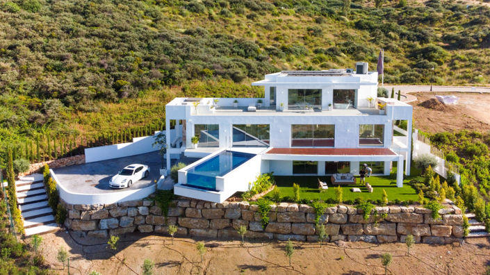 Image No.70-5 Bed Property for sale