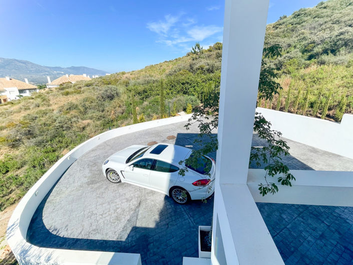 Image No.76-5 Bed Property for sale