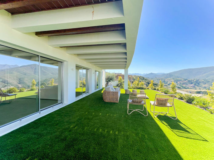 Image No.77-5 Bed Property for sale