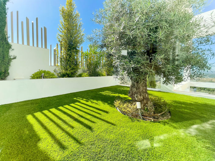 Image No.82-5 Bed Property for sale