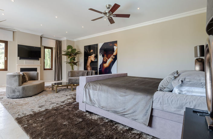 Image No.20-7 Bed Property for sale