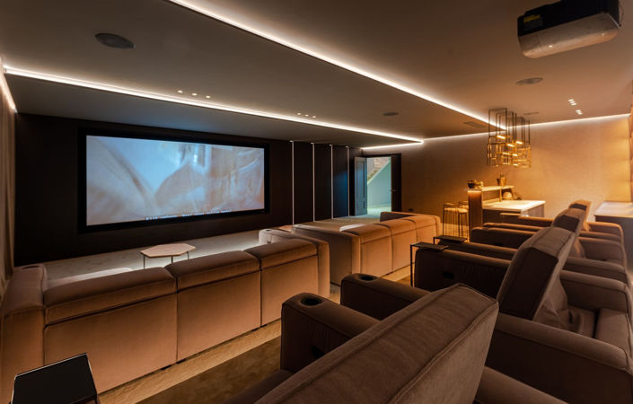 Image No.7-7 Bed Property for sale