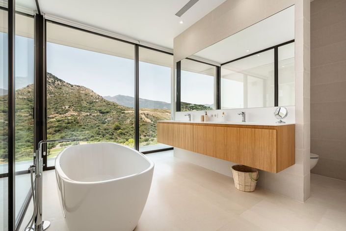 Image No.8-4 Bed Property for sale