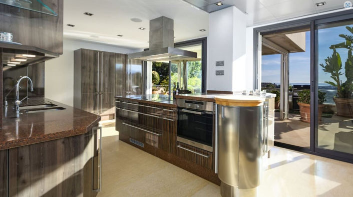 Image No.20-4 Bed Property for sale