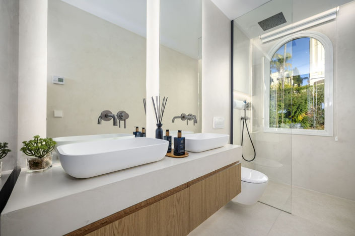 Image No.38-3 Bed Property for sale