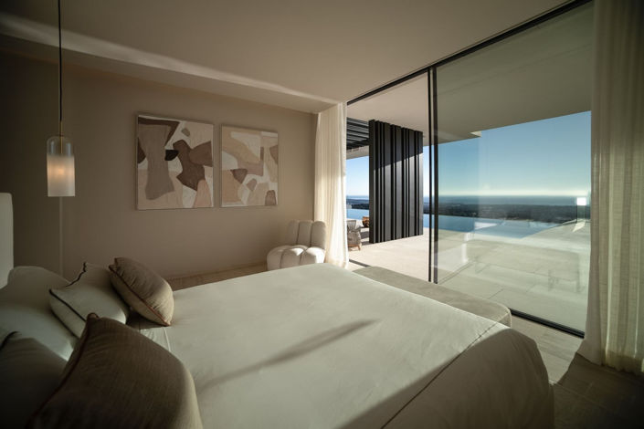 Image No.10-6 Bed Property for sale