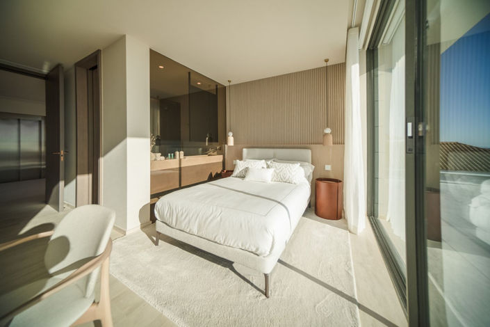 Image No.19-6 Bed Property for sale