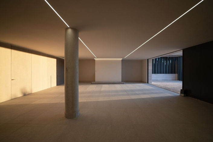 Image No.20-6 Bed Property for sale