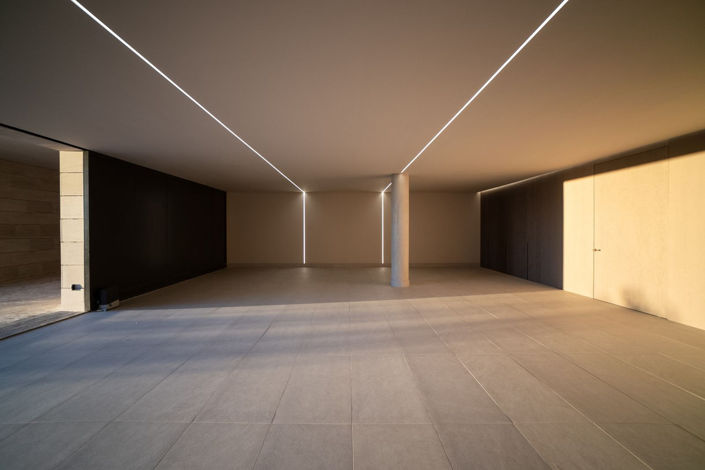 Image No.21-6 Bed Property for sale