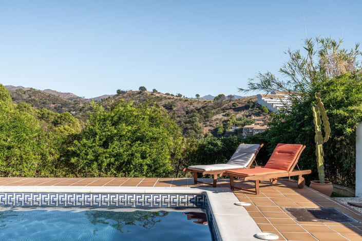 Image No.12-3 Bed Property for sale