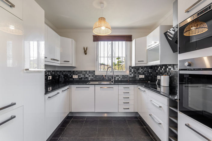 Image No.16-3 Bed Property for sale