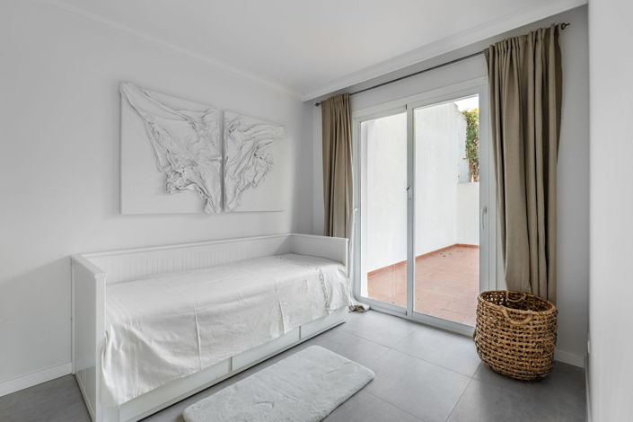 Image No.18-3 Bed Property for sale