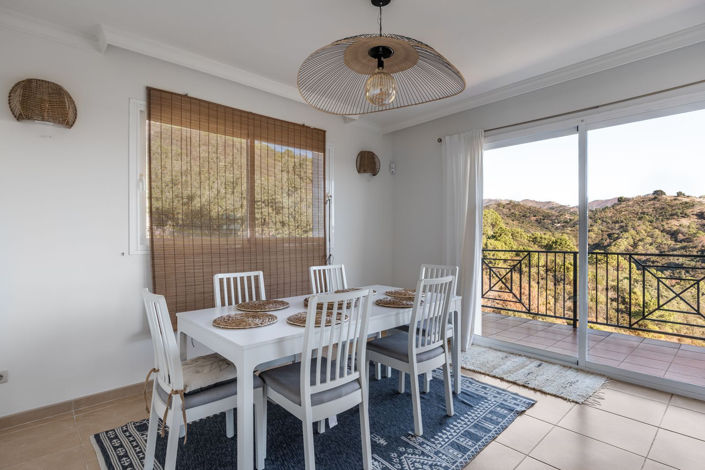 Image No.27-3 Bed Property for sale