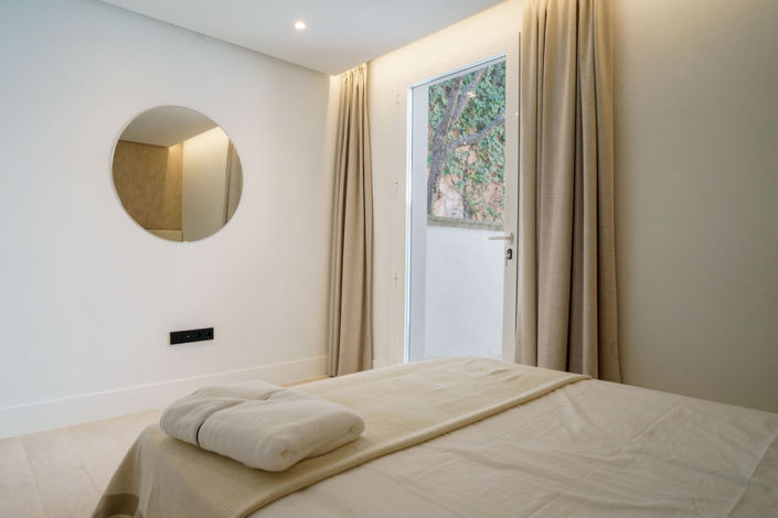 Image No.19-5 Bed Property for sale