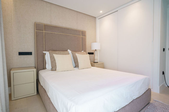 Image No.20-5 Bed Property for sale