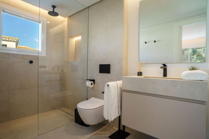 Image No.25-5 Bed Property for sale