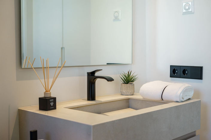 Image No.27-5 Bed Property for sale