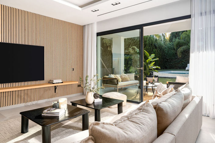 Image No.14-5 Bed Property for sale