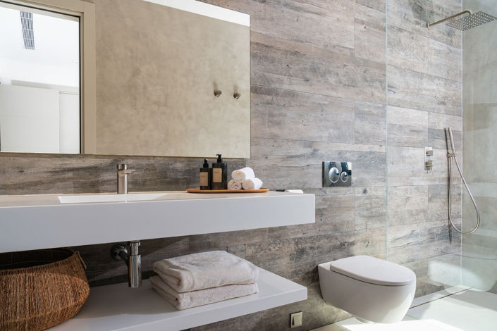 Image No.20-5 Bed Property for sale