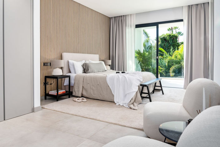 Image No.24-5 Bed Property for sale