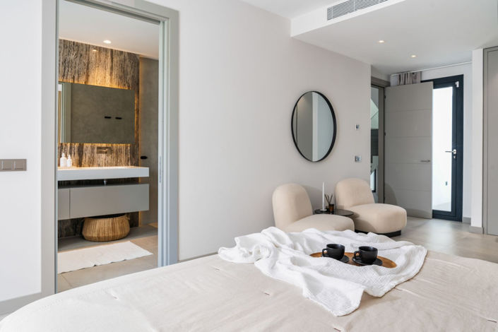 Image No.26-5 Bed Property for sale