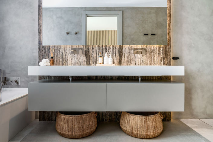 Image No.28-5 Bed Property for sale