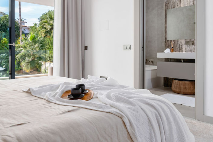 Image No.31-5 Bed Property for sale