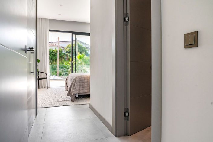 Image No.39-5 Bed Property for sale