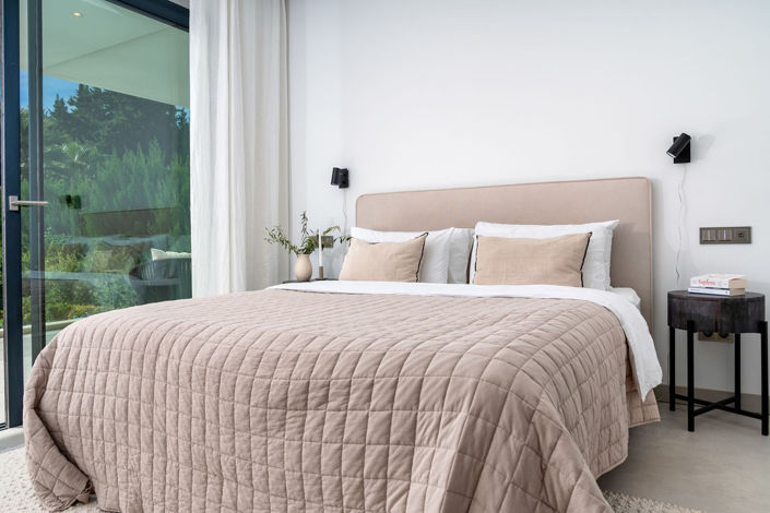 Image No.41-5 Bed Property for sale