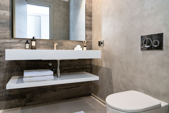 Image No.44-5 Bed Property for sale