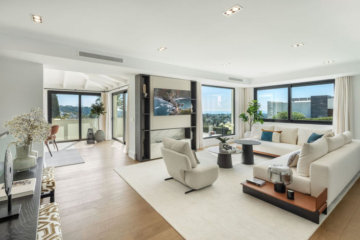 Image No.12-5 Bed Property for sale