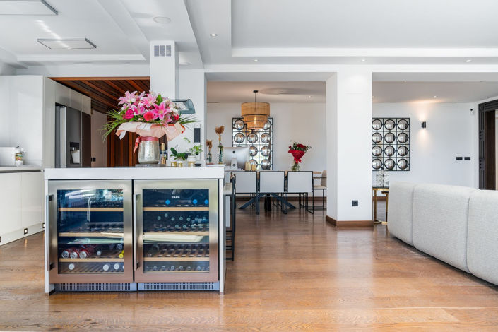 Image No.17-6 Bed Property for sale