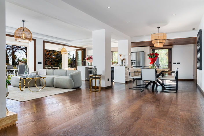 Image No.18-6 Bed Property for sale