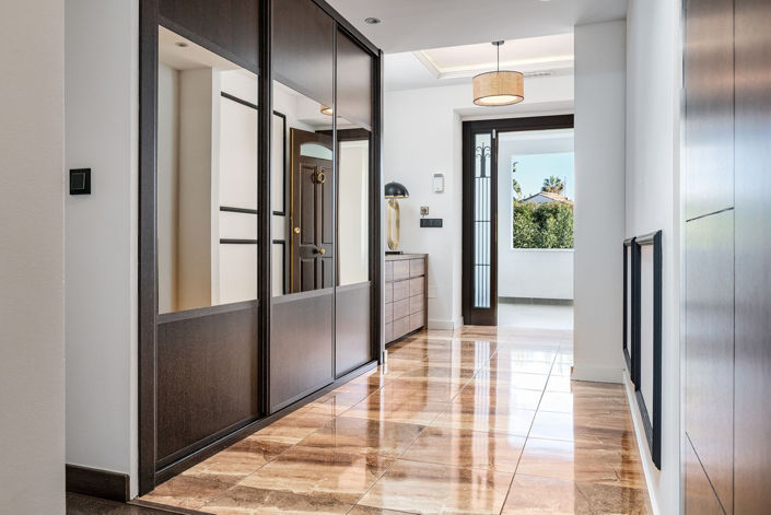 Image No.24-6 Bed Property for sale