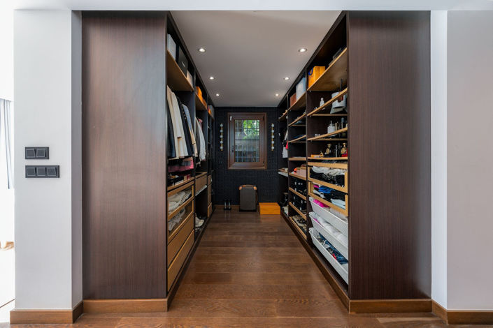 Image No.27-6 Bed Property for sale