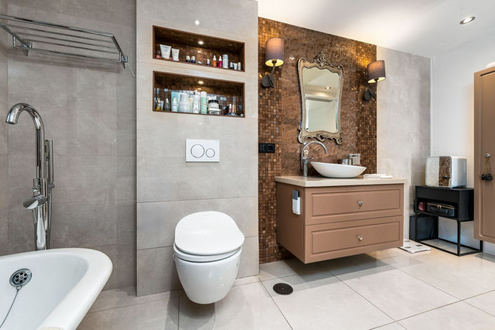 Image No.28-6 Bed Property for sale