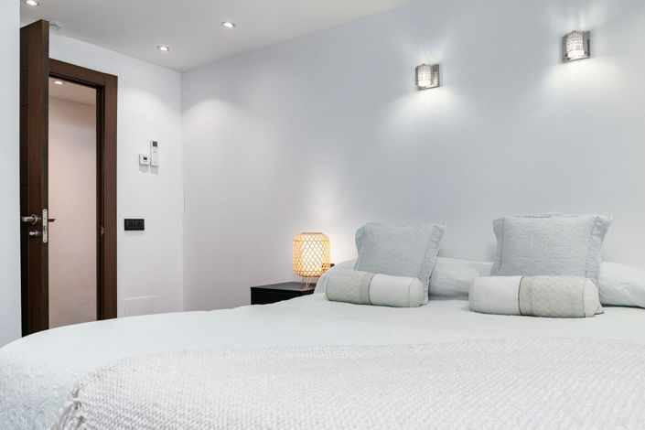 Image No.40-6 Bed Property for sale