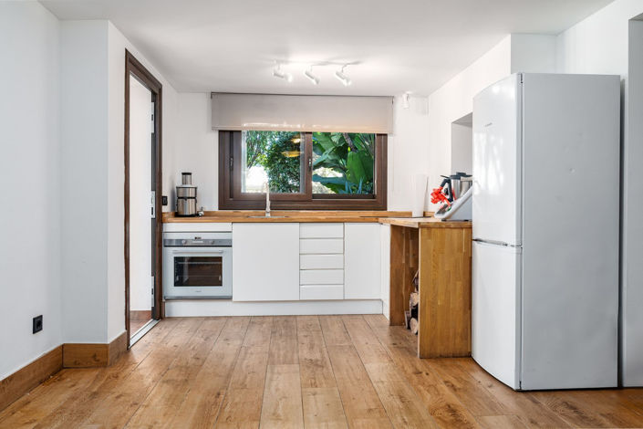 Image No.47-6 Bed Property for sale