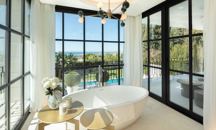 Image No.10-6 Bed Property for sale