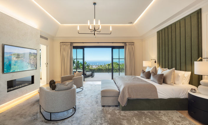 Image No.12-6 Bed Property for sale