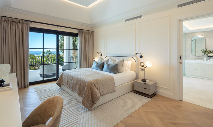 Image No.17-6 Bed Property for sale