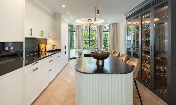 Image No.25-6 Bed Property for sale