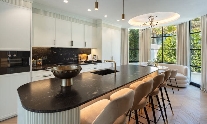 Image No.27-6 Bed Property for sale